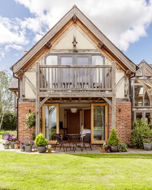 Kahden hengen tavanomainen huone (Downstairs Room) | Terassi/patio