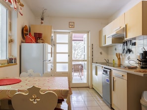 Fridge, dishwasher, cookware/dishes/utensils