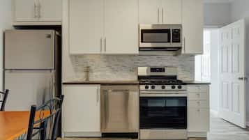 Dishwasher, coffee/tea maker, cookware/dishes/utensils