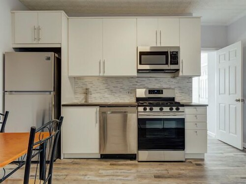 SEE NYC 4 LESS, sleeps 6, Ironbound, Newark