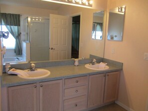 Villa | Bathroom