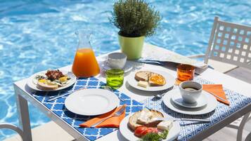 Free daily buffet breakfast