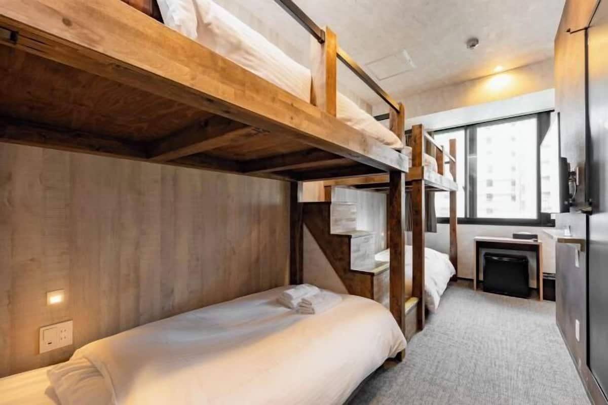 Bureau, rideaux occultants, chambres insonorisées