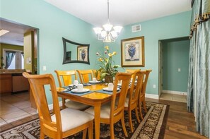 House | Private kitchen | Microwave, stovetop, coffee/tea maker, toaster - Formosa Delight (Kissimmee)