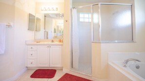 Villa | Bathroom | Shampoo - Tuscan Haven (Davenport)