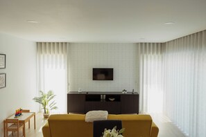 Fernseher, Tischfußball