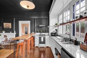 Fridge, microwave, oven, stovetop - CASA MINA #1 Near to Downtown (El Paso)