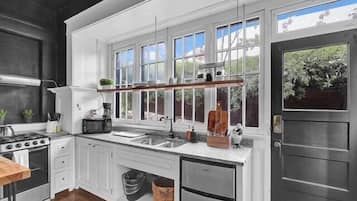 Coffee/tea maker, fridge, microwave, oven
