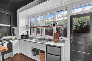 Fridge, microwave, oven, stovetop - CASA MINA #1 Near to Downtown (El Paso)