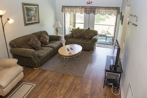 Apartment | Wohnzimmer | Flachbildfernseher, Kamin