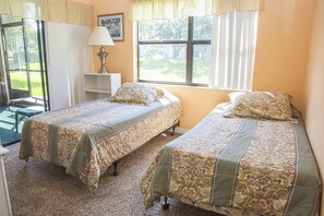 Condo | 2 quartos, berço de viagem, Wi-Fi de cortesia, roupa de cama