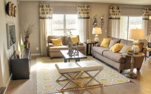 Villa | Living room | TV - Laurel Estates #1 (Davenport)
