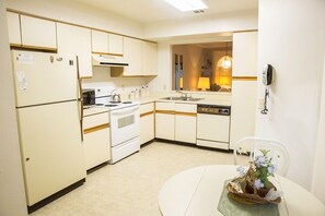 Apartment | Eigene Küche | Kühlschrank, Mikrowelle, Ofen, Geschirrspüler