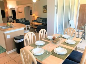 Ferienhaus | Eigene Küche | Kühlschrank, Mikrowelle, Ofen, Geschirrspüler