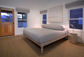 5 bedrooms, iron/ironing board, Internet, bed sheets