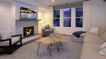 Télévision, cheminée