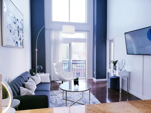 Downtown Penthouse 2nd ave