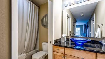Deluxe Penthouse | Bathroom