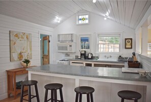 Bar (on property) - Richmond (Shoreline)