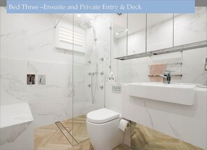 Shower, hair dryer, towels, soap - A Luxurious Beachfront Getaway  (Blacksmiths)