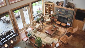 Deluxe House | Living room