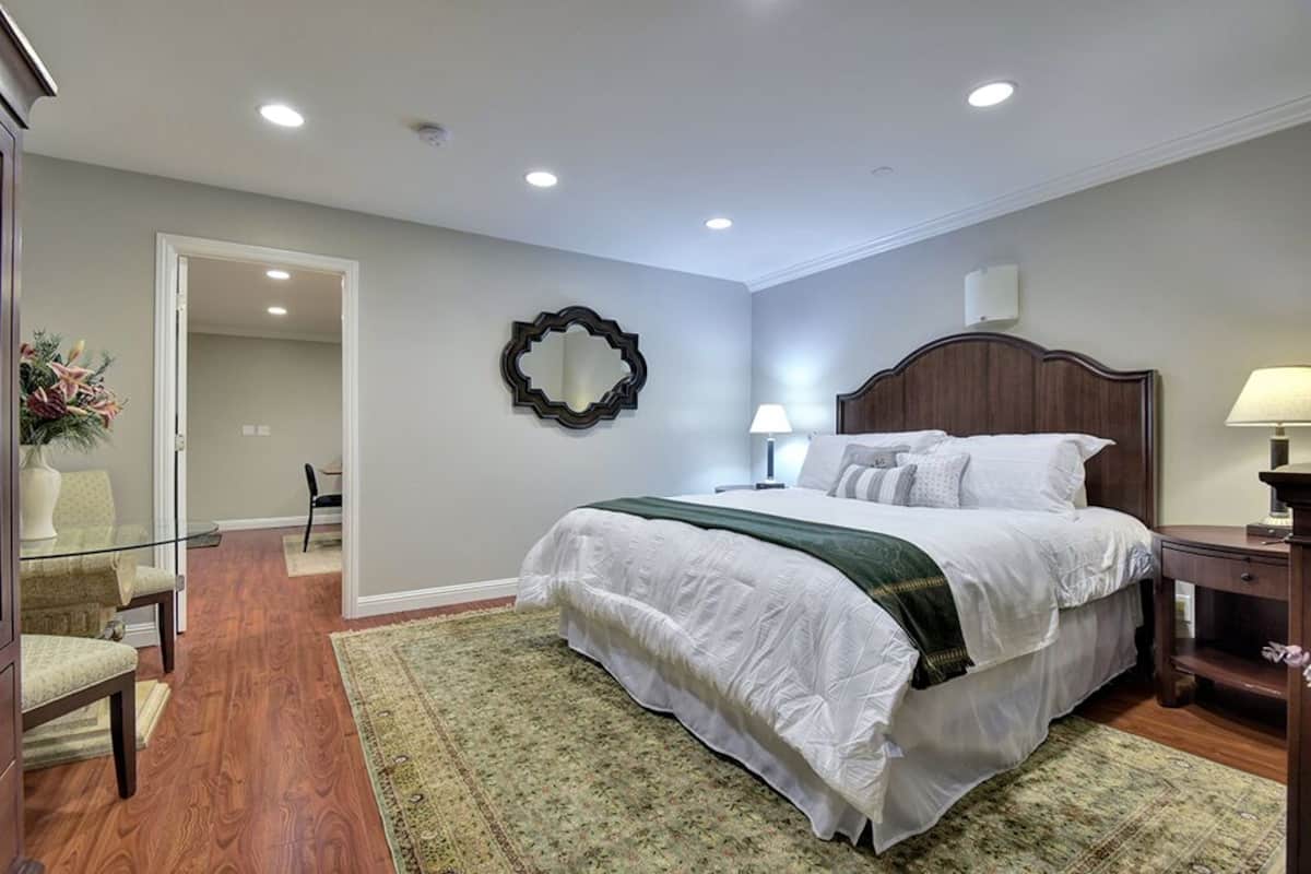 Deluxe Room | In-room safe, iron/ironing board, free WiFi