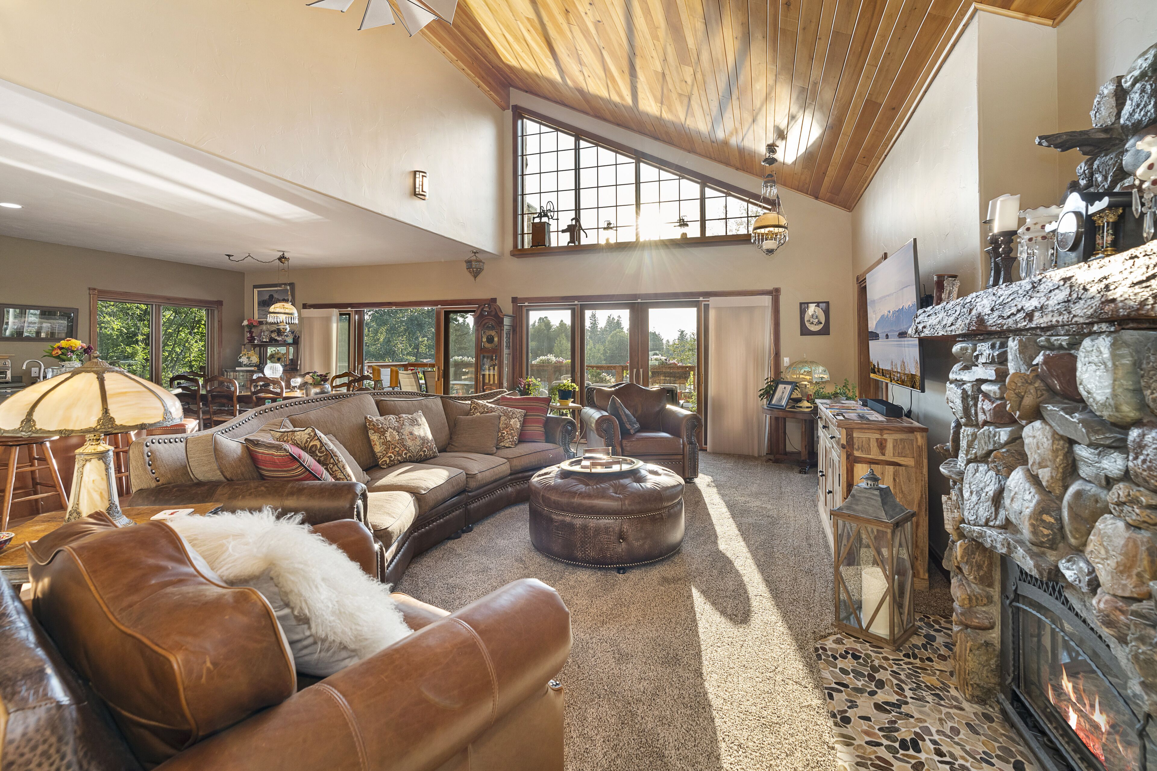 42-inch TV with satellite channels, Netflix, Hulu