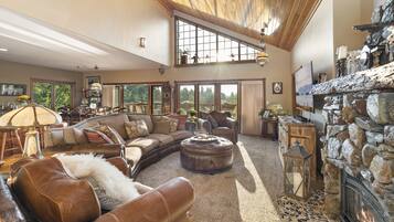 42-inch TV with satellite channels, Netflix, Hulu