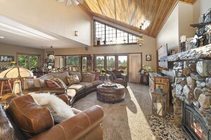 42-inch TV with satellite channels, Netflix, Hulu - The Inn on Bigfork Bay (Bigfork)