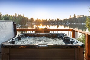 Bañera de hidromasaje al aire libre