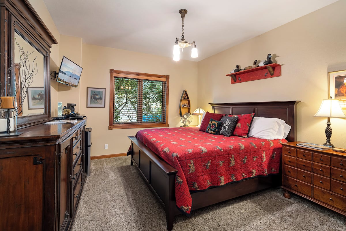 Lewis and Clark Suite | Egyptian cotton sheets, premium bedding, down comforters, pillowtop beds