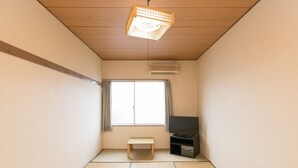 ห้องทราดิชันนัลทวิน, สูบบุหรี่ได้, ห้องน้ำรวม | Wi-Fi ฟรี, ผ้าปูที่นอน
