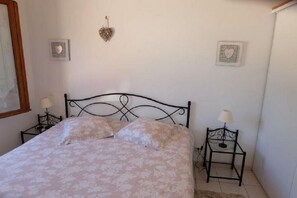 2 sovrum, värdeförvaringsskåp på rummet och strykjärn/strykbräda