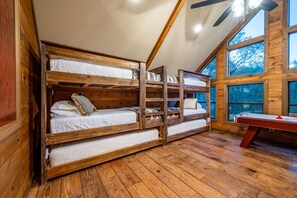 3 soverom, strykejern/-brett, wi-fi (inkludert) og sengetøy