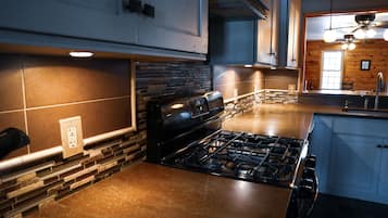 Casa familiar | Cocina privada | Refrigerador, microondas, horno y parrilla de estufa