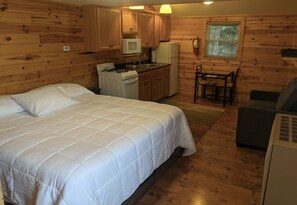Basic Cabin (6) | Individually decorated, individually furnished, free WiFi - Au Sable Riverview Resort (Grayling)