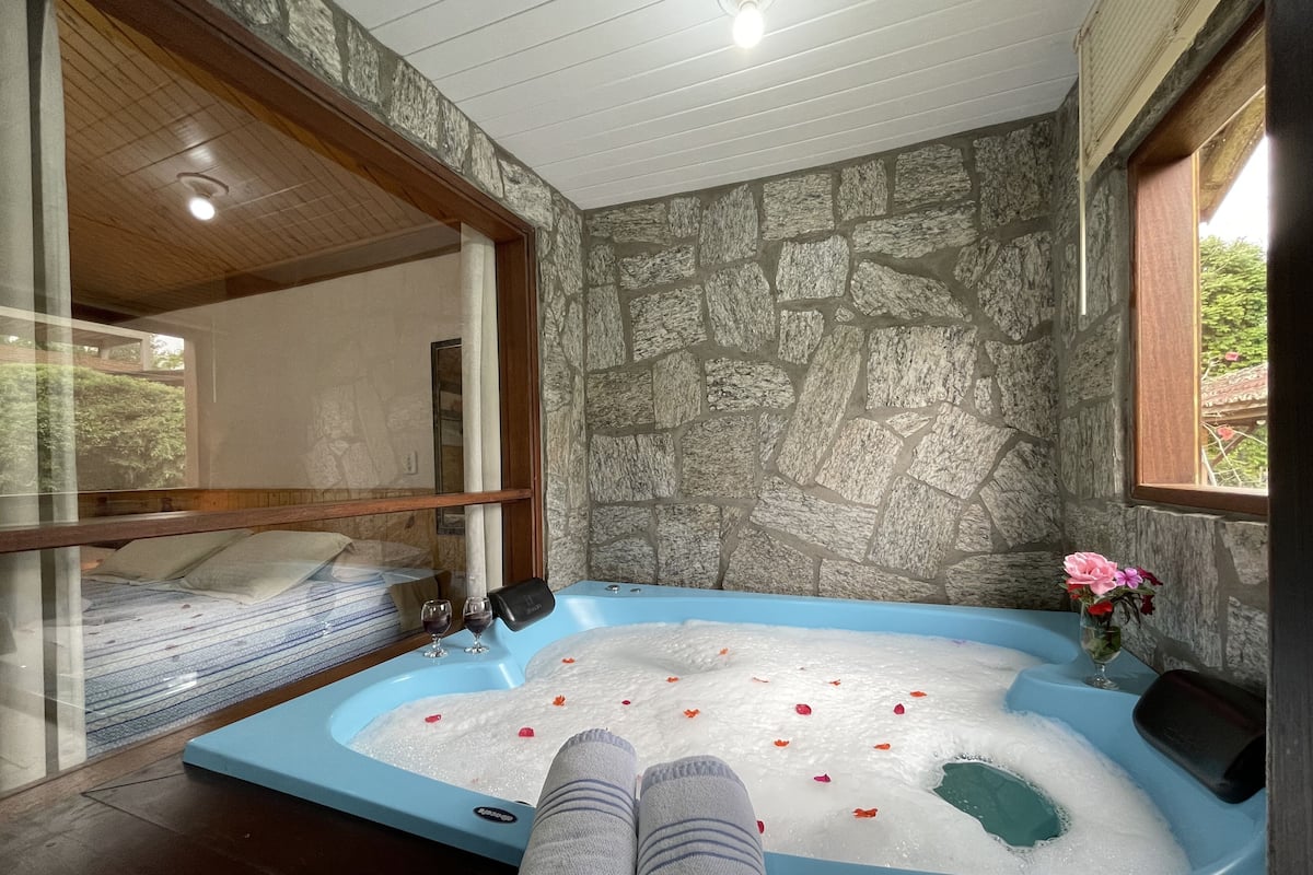 Minibar, blackout curtains, free WiFi, bed sheets