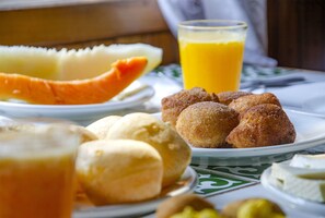 Free daily full breakfast 