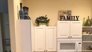 Apartment | Private kitchen - Tuscan Magic (Davenport)