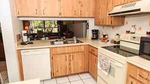 Condo | Private kitchen - Golf Course View 2 Bedroom 2 Bath Condo! (Orlando)