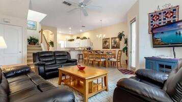 Villa | Living room | Flat-screen TV, DVD player