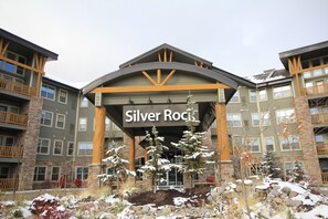 Exterior - Perfect Location. Hot Tub and Pool. A/C (Fernie)