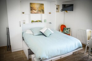 1 bedroom, iron/ironing board, bed sheets