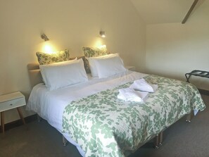 4 bedrooms, free WiFi, bed sheets