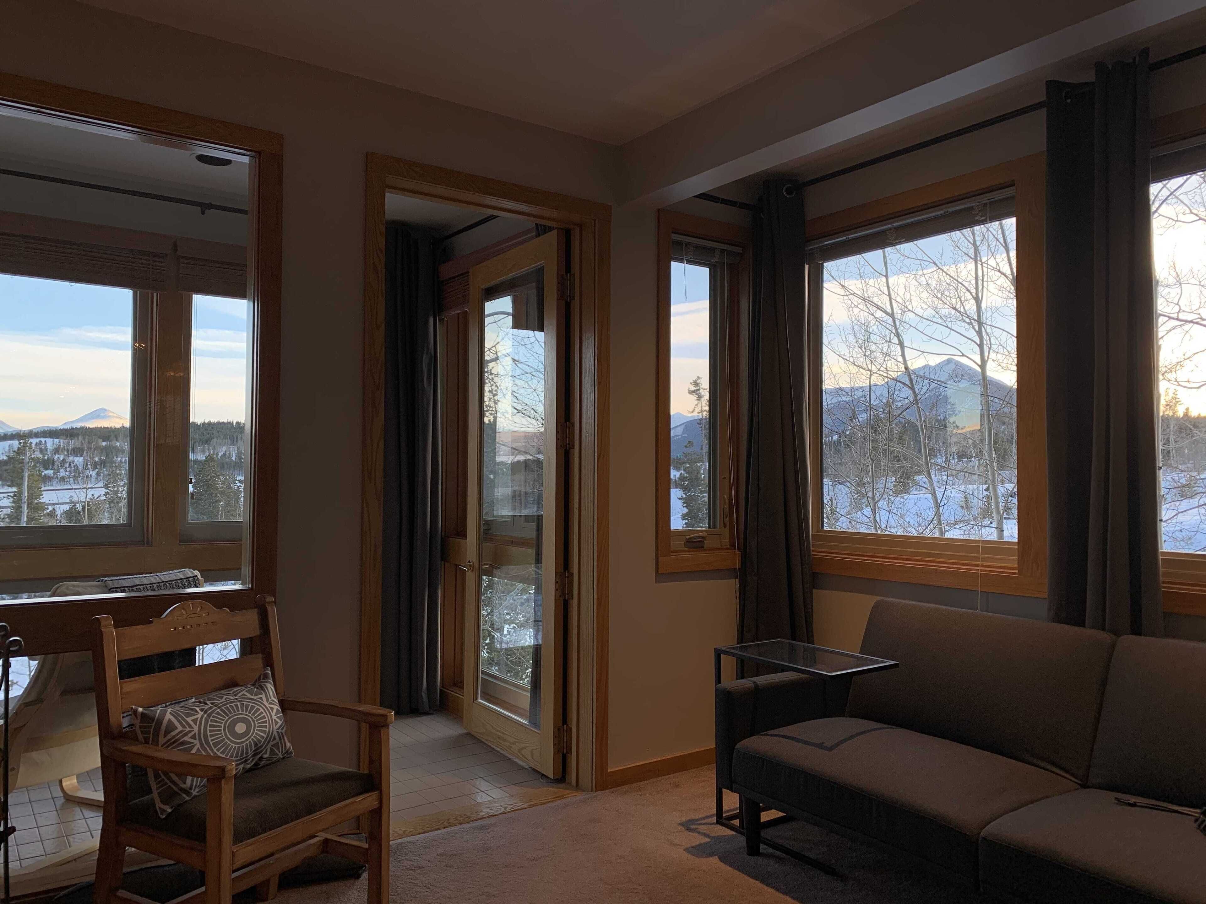 Cozy Mountain Views with Easy Access to Ski Resorts