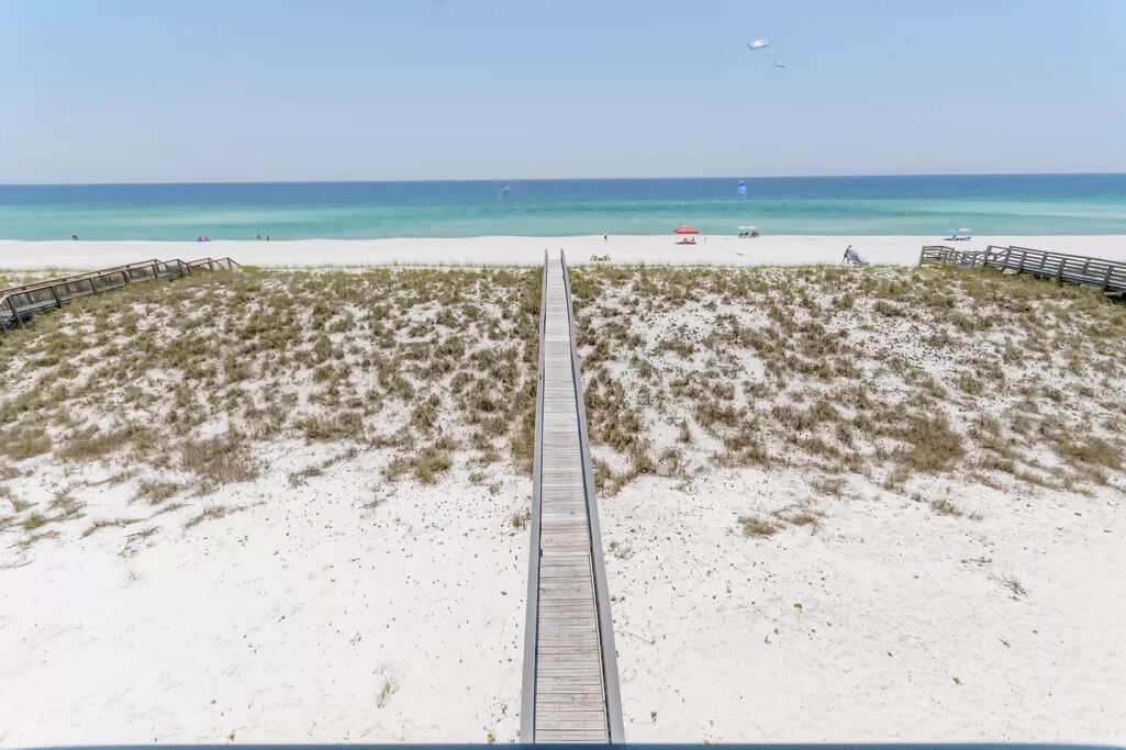 Gulf Front Home with Private Beach Crossover. Hannah's Beach Paradise