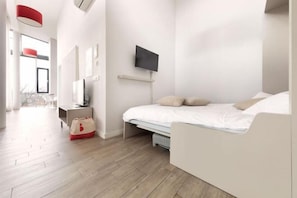 Cribs/infant beds