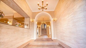 Interior entrance - Hotel Antique (Plovdiv)