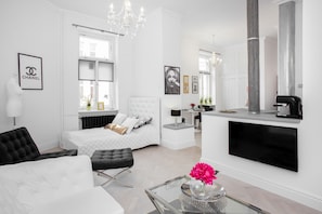 Estúdio, cozinha | Sala de estar