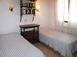 2 bedrooms, travel crib, free WiFi, bed sheets - Stunning private villa for 4 guests with WIFI, private pool, TV, terrace and pets allowed (Teulada)